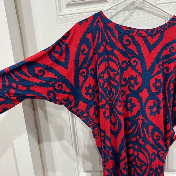 Pink Lily ladies top in a size medium! It’s very cute and vibrant! - Picture 3 of 3